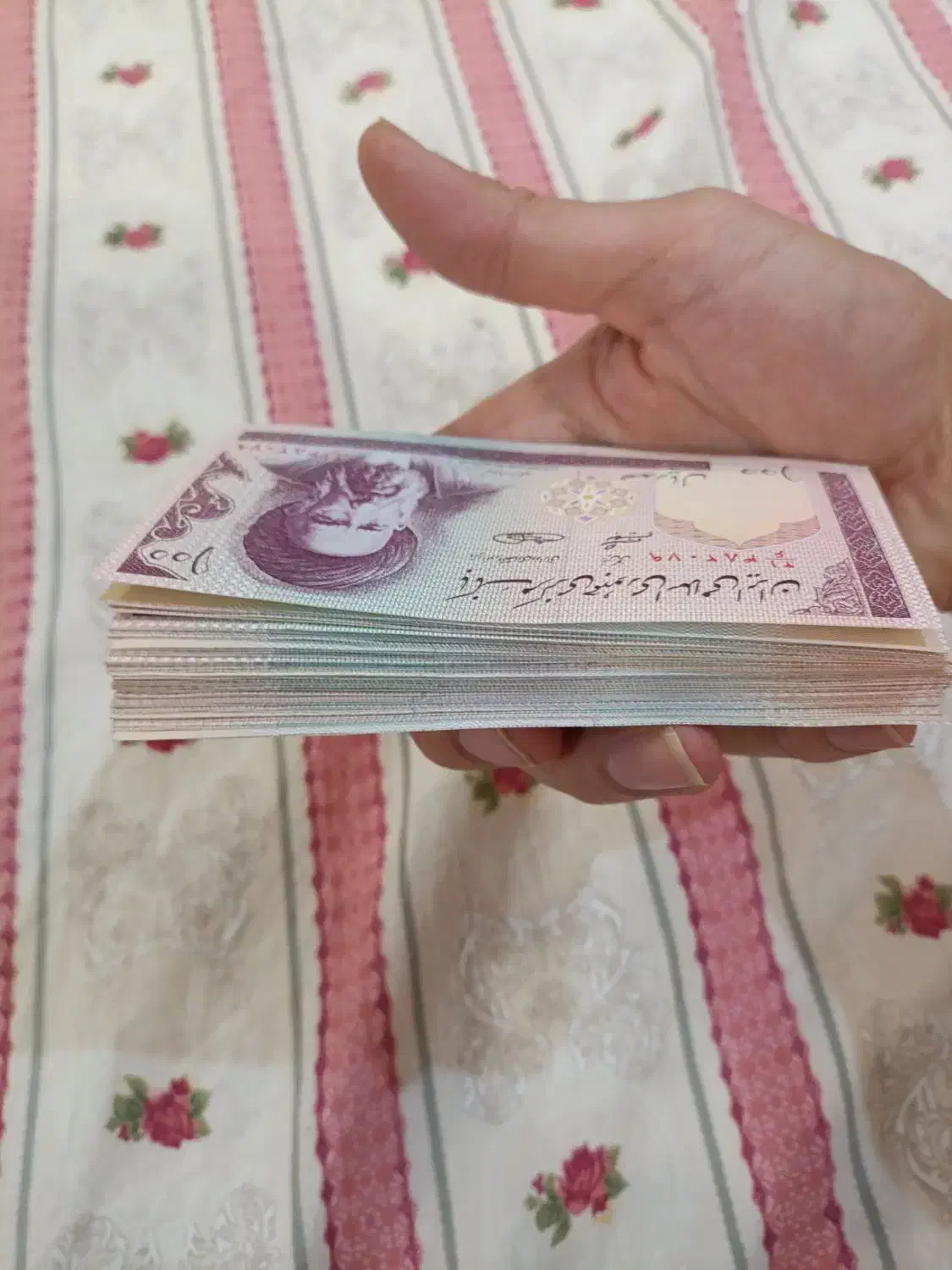 اسکناس ۱۰۰ریالی قدیمی نو تا نشده|کلکسیون سکه، تمبر، اسکناس|مشهد, نیروی هوایی|دیوار