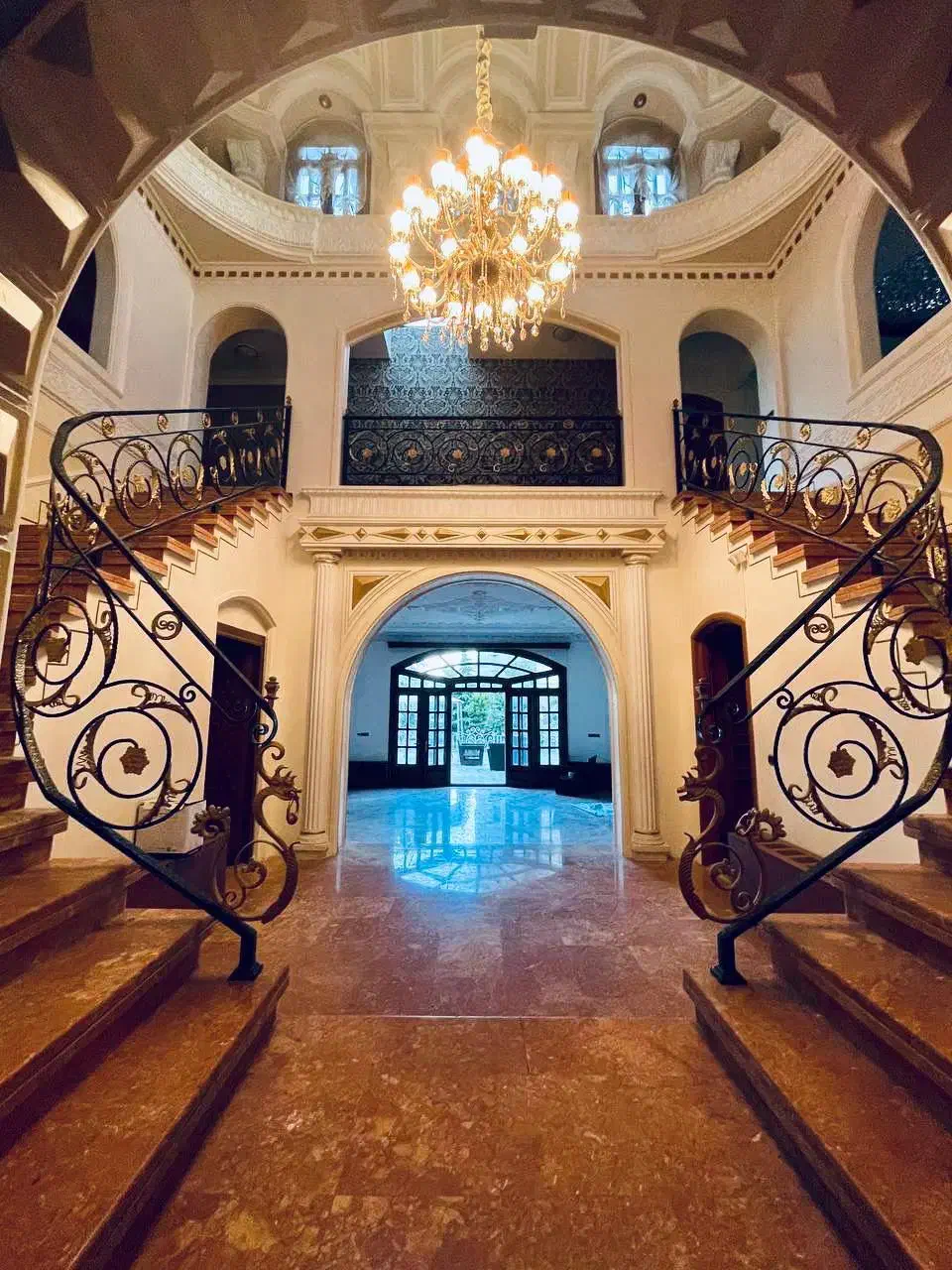 ویلایی ۱۴۰۰متر زمین / ۸۰۰متر بنا تریبلکس / رویایی