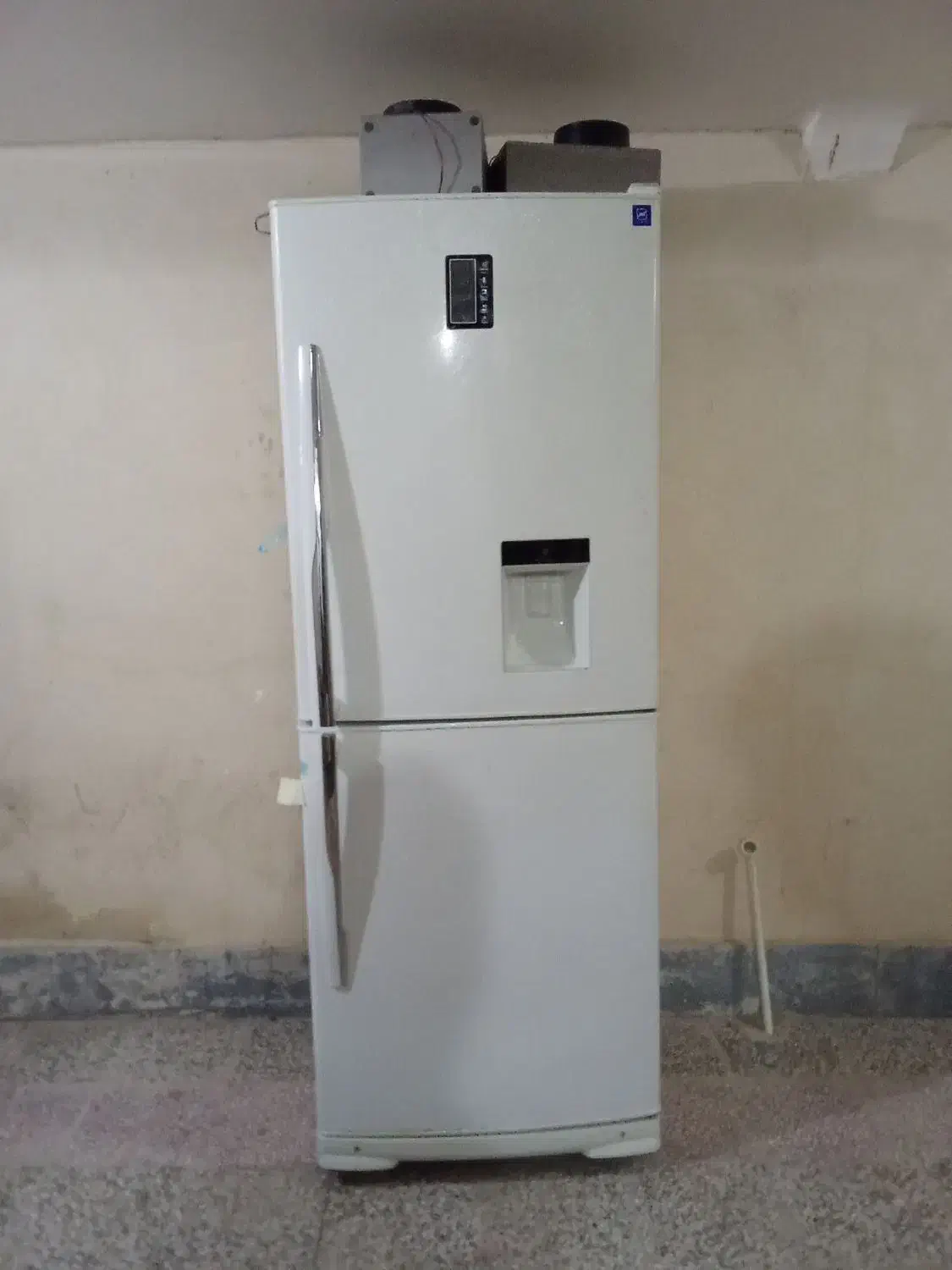 یخچال|یخچال و فریزر|کبودرآهنگ, |دیوار