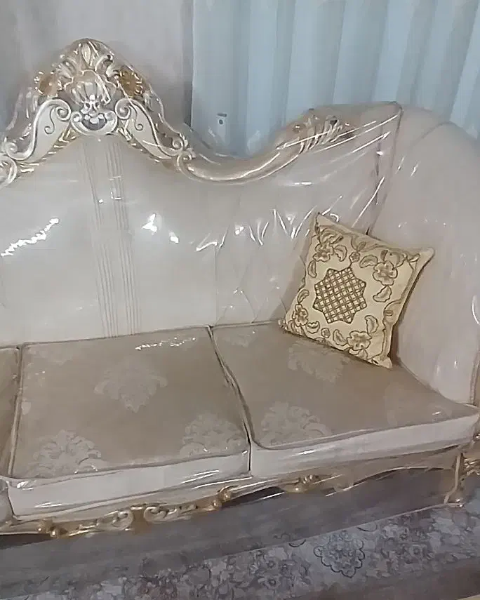 مبل سلطنتی ۹ نقره با ۳ تا میز به همراه کاور در حد|مبلمان خانگی و میز عسلی|اصفهان, شاهزید|دیوار
