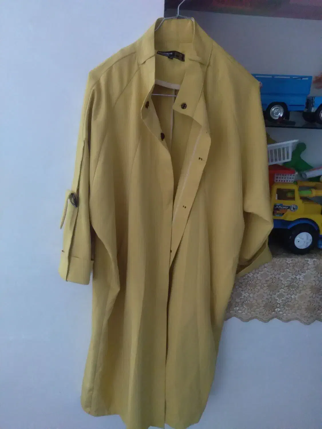 کاپشن.مانتو|لباس|اهر, |دیوار