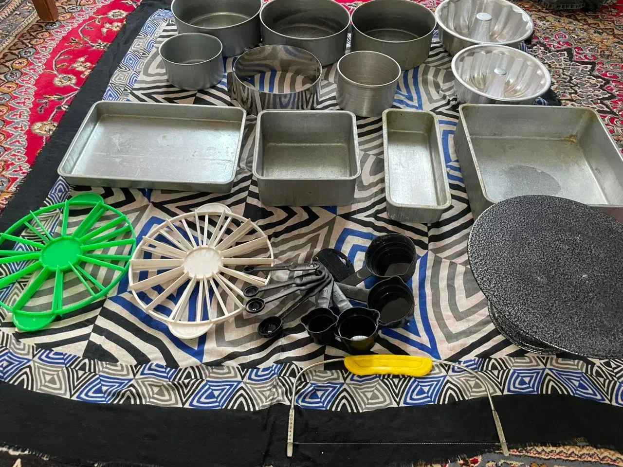 قالب وابزار کیک پزی|ظروف پختوپز|رفسنجان, |دیوار