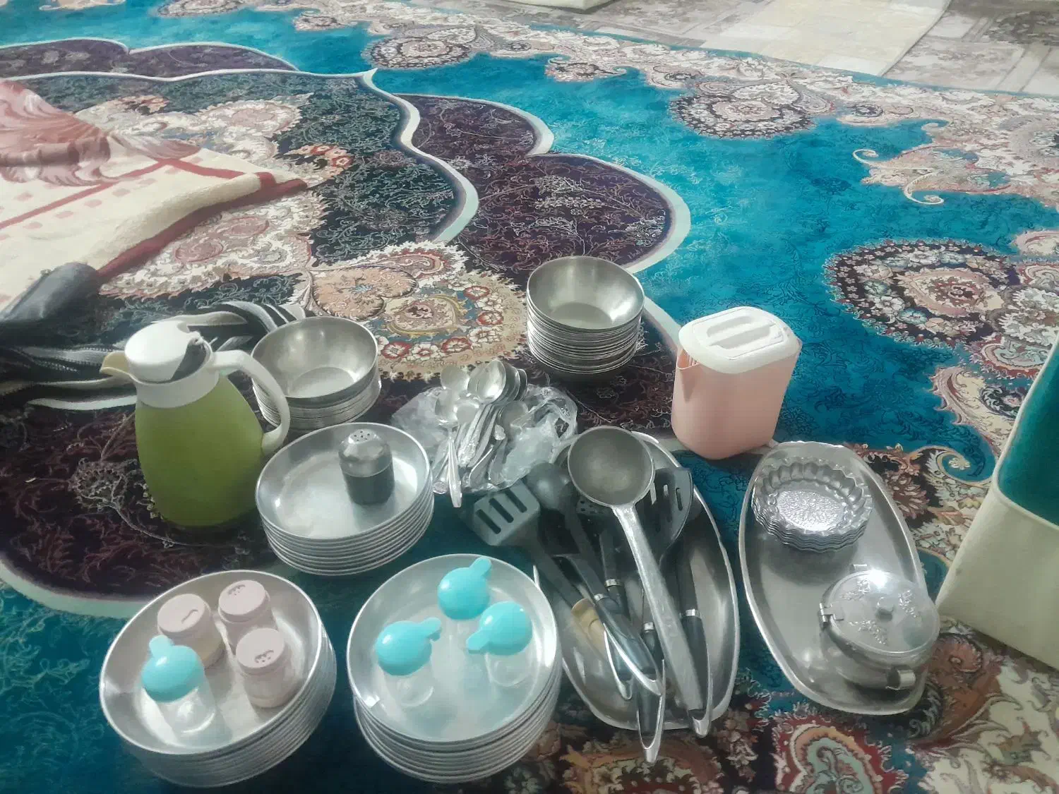 ظروف|ظروف پخت‌وپز|اقبالیه, |دیوار