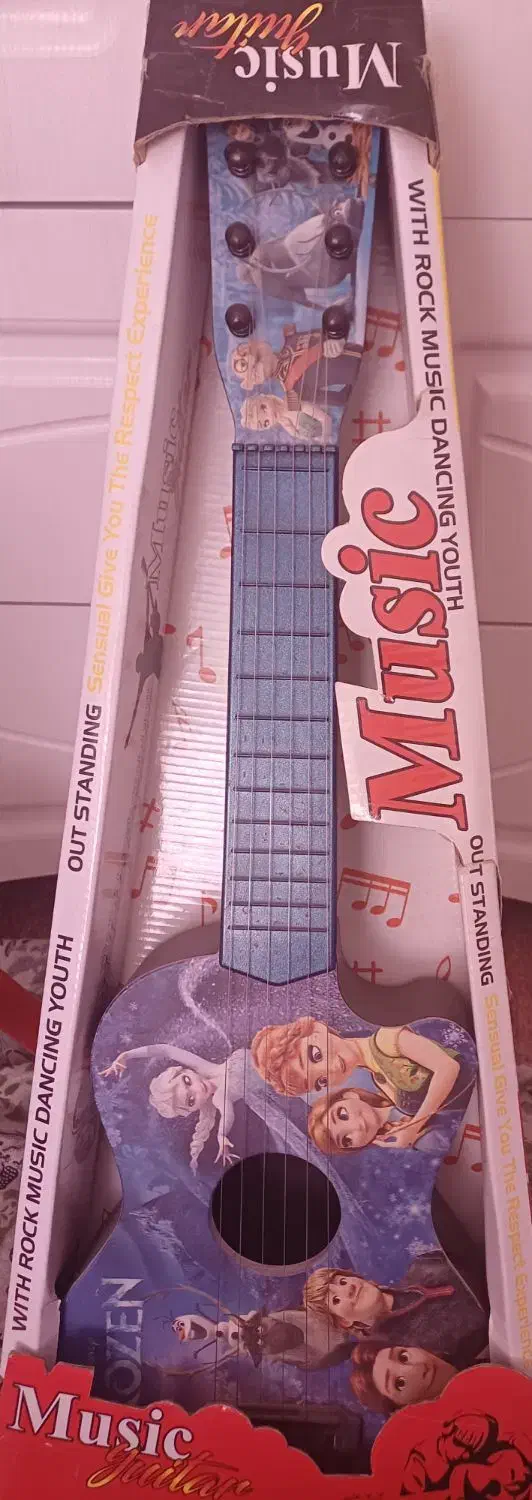 گیتار|اسباب‌بازی بچه|باغستان, |دیوار