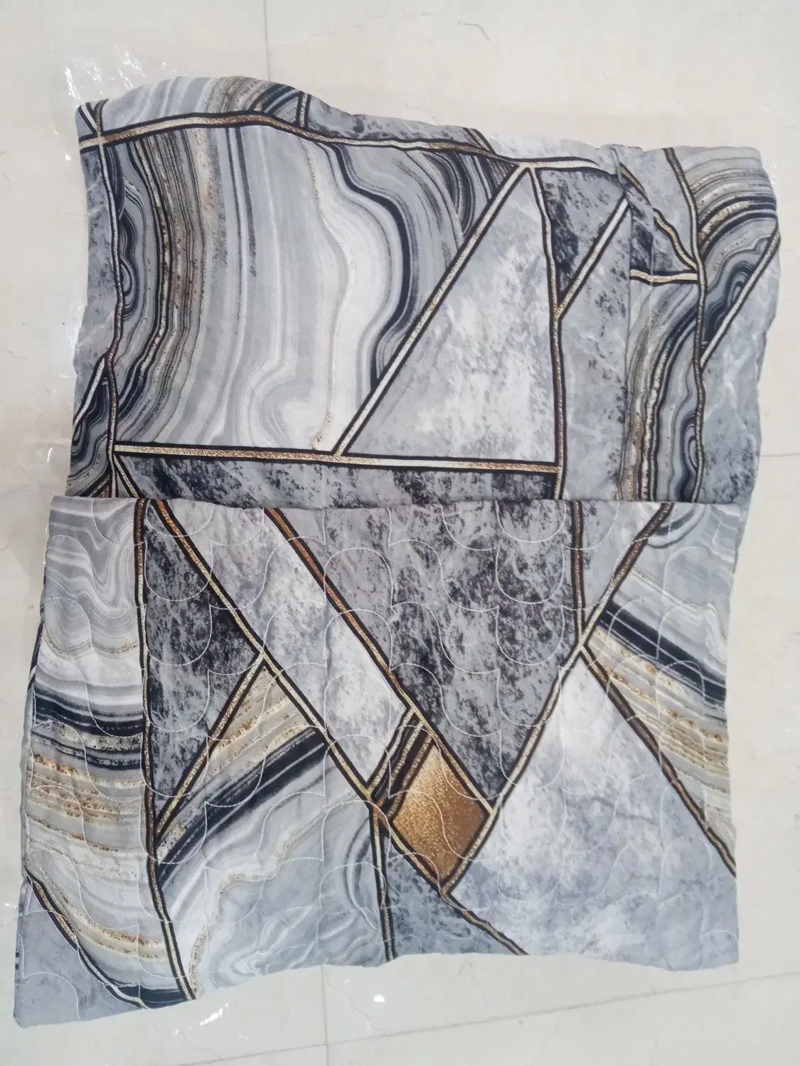 روبالشتی،برگ بالش|رختخواب، بالش، پتو|بانه, |دیوار