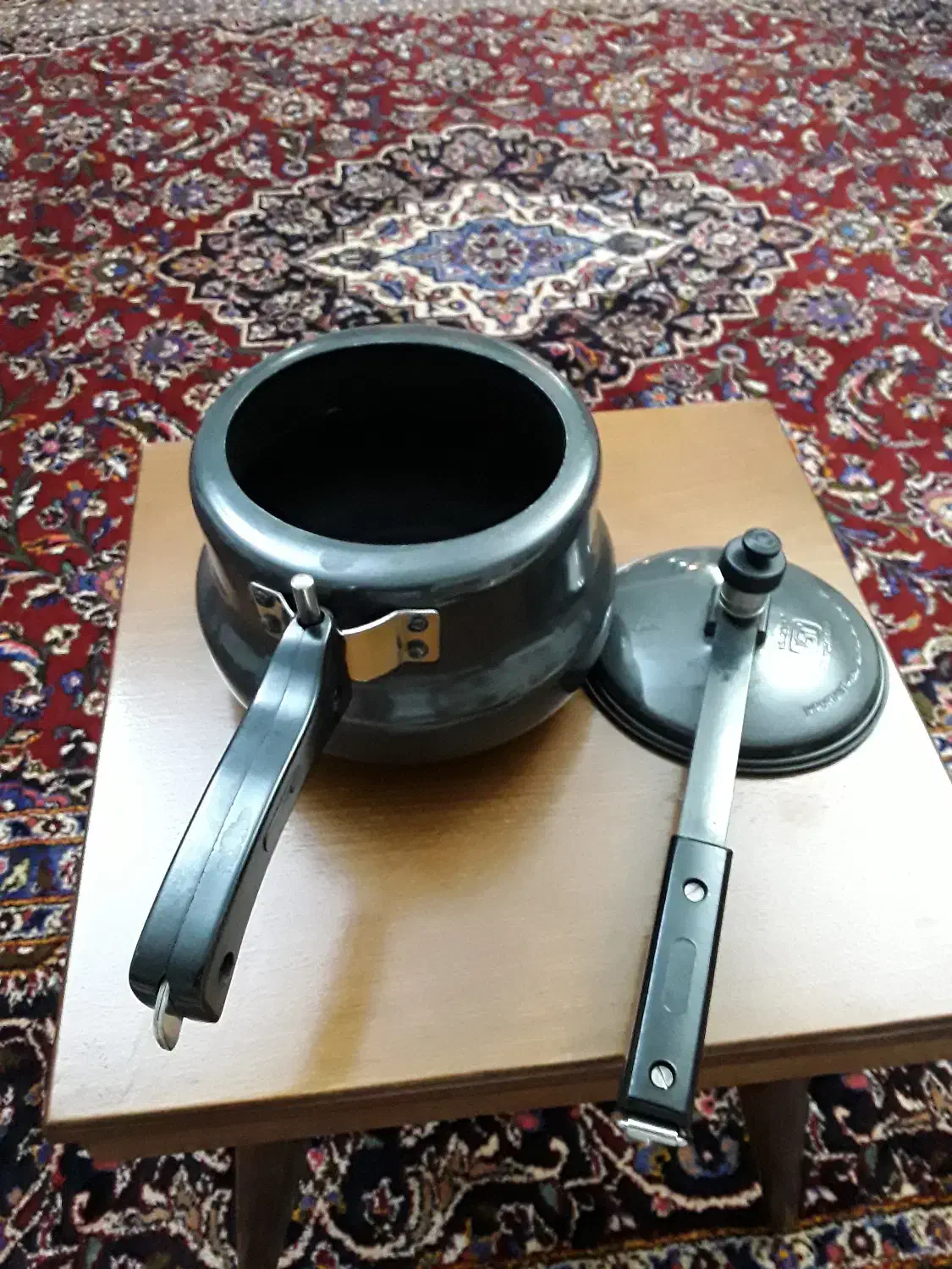 زودپز هندی|ظروف پخت‌وپز|شیراز, زرهی|دیوار