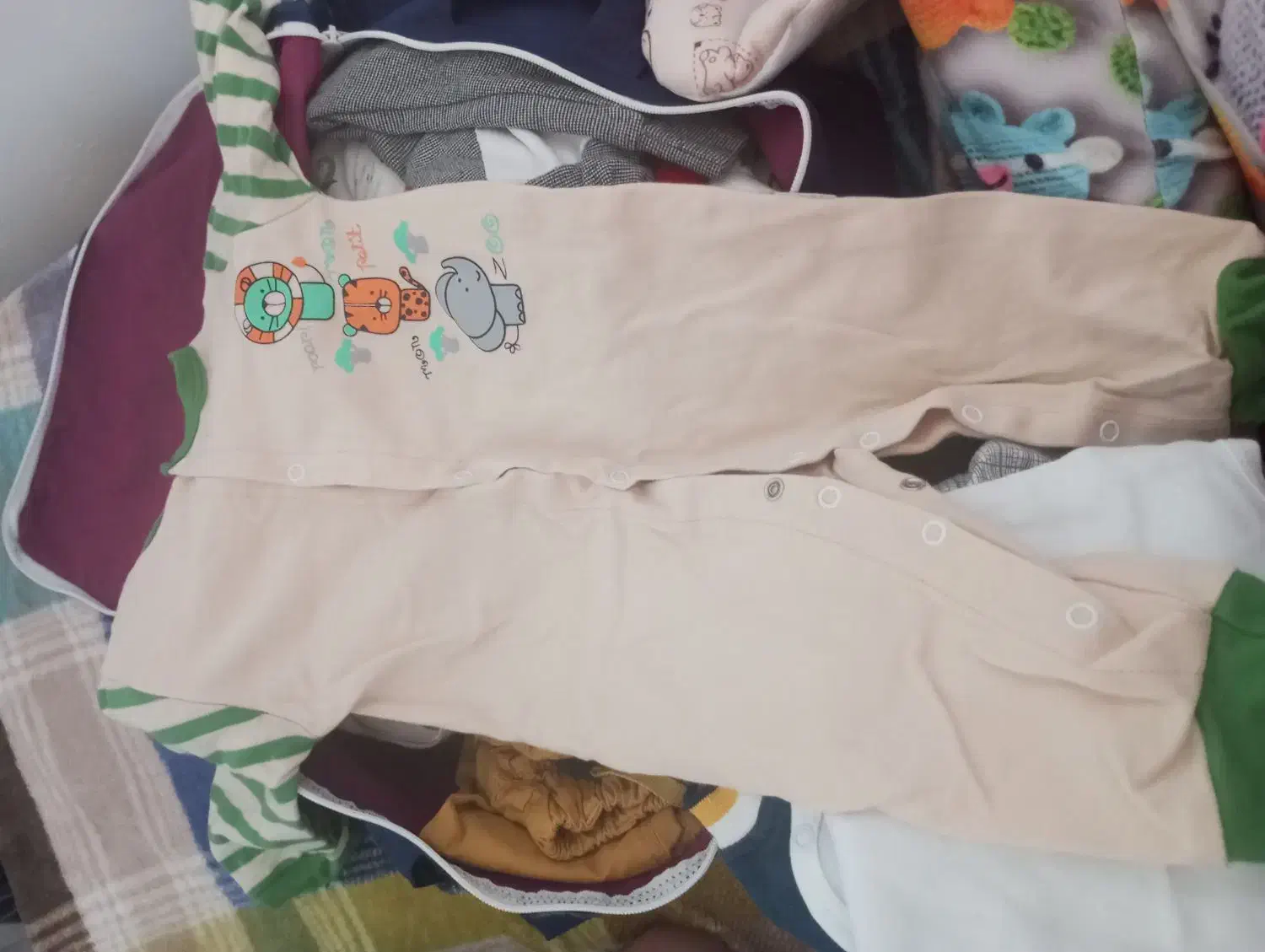 لباس نوزادی|لباس|رشت, پسیخان|دیوار