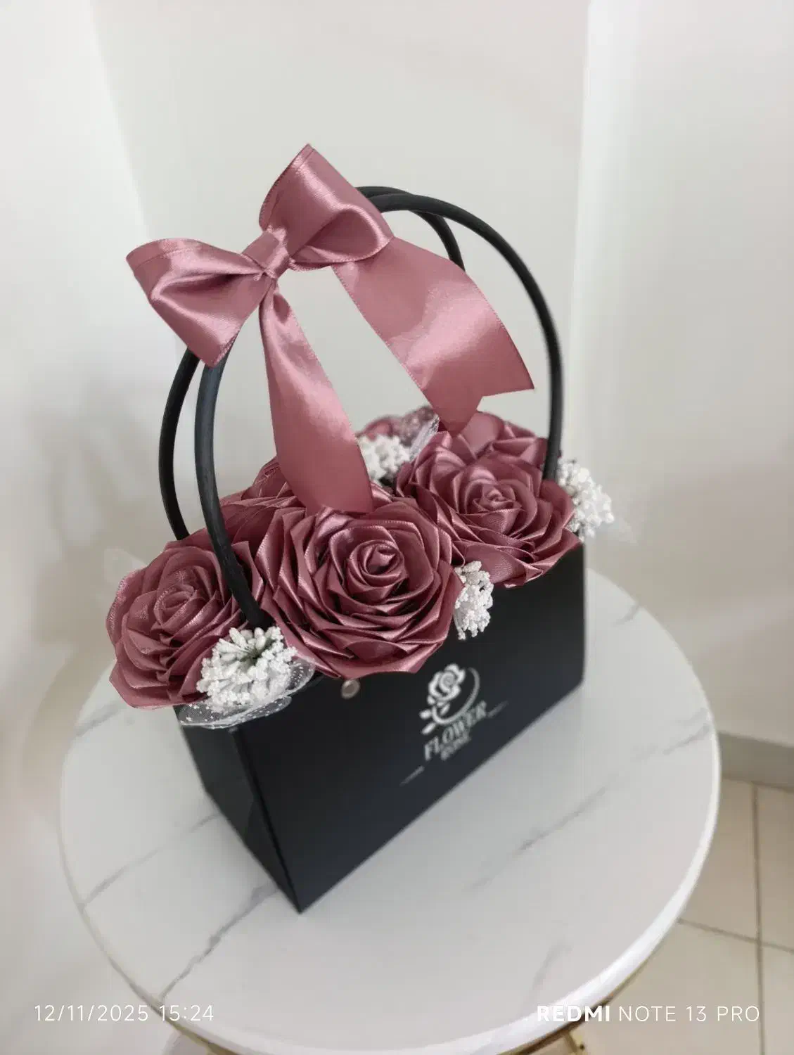 باکس گل ، فلاور بگ ، گل روبانی ، روز زن|گل مصنوعی|کرمانشاه, |دیوار