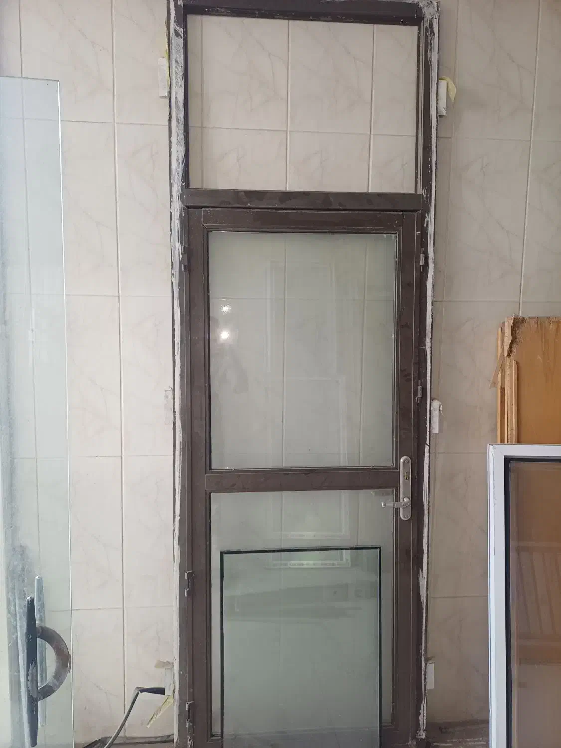 درب الومنیومی درجه ۱با شیشه ۲ جداره|مصالح و تجهیزات ساختمان|اصفهان, برازنده|دیوار