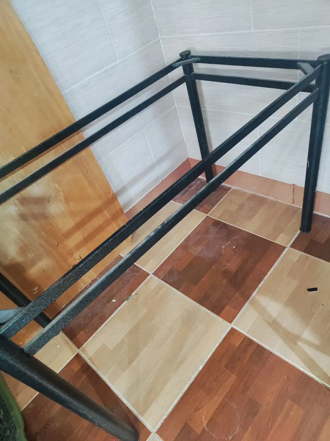 ۴ پایه محکم، رنگ کوره ای ضد زنگ،ع۵۸ط۱۰۶،ارتفاع ۷۰|میز و صندلی غذاخوری|بهبهان, |دیوار