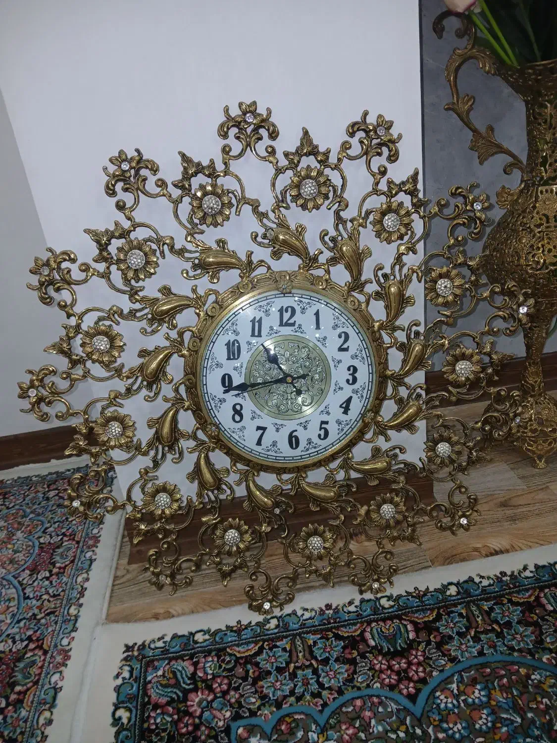 ساعت برنز و گلدان برنز اصل|ساعت دیواری و تزئینی|شهریار, شهرک امیریه|دیوار