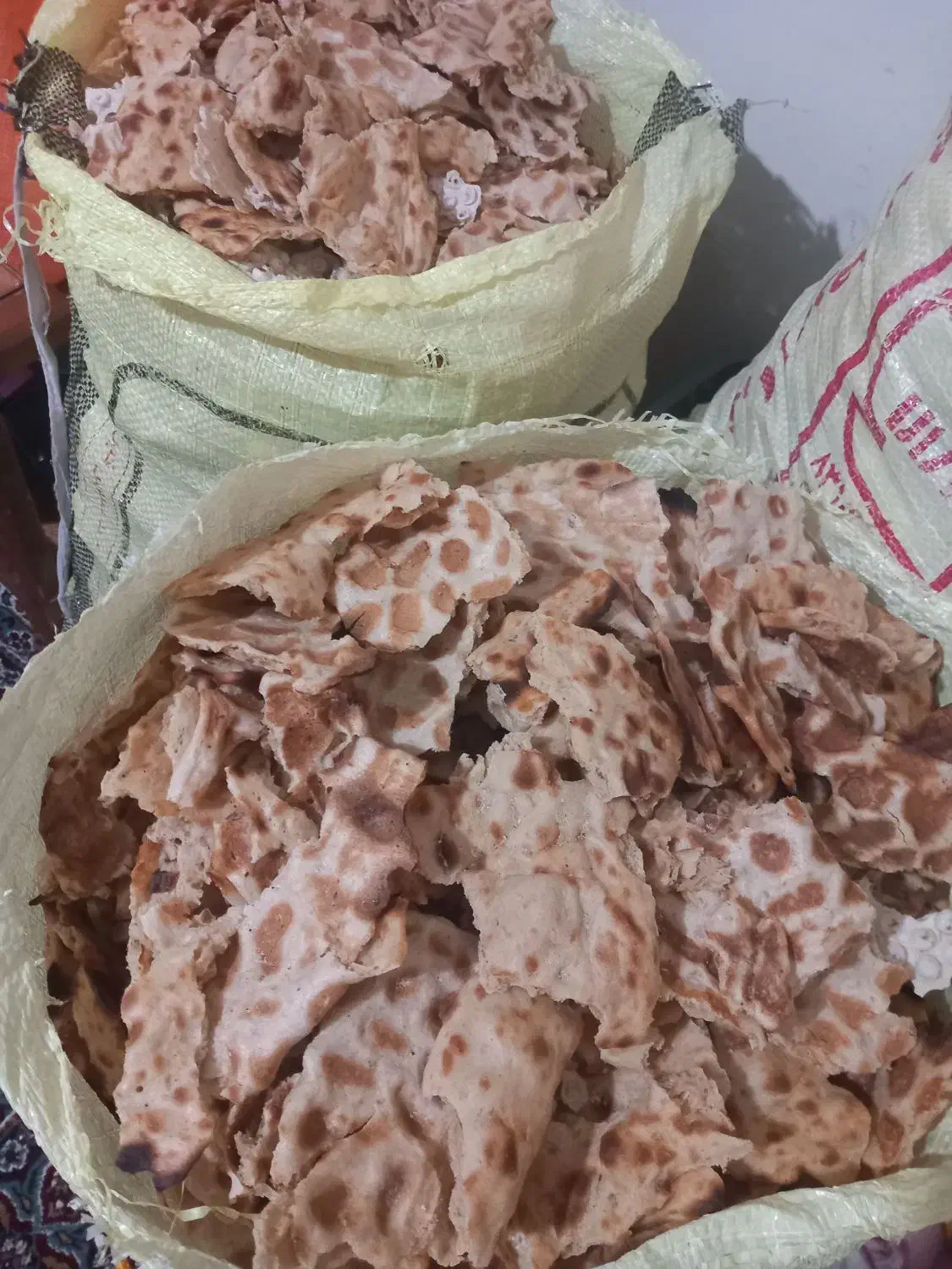 فروش نان خشک|خوردنی و آشامیدنی|رشت, باهنر|دیوار