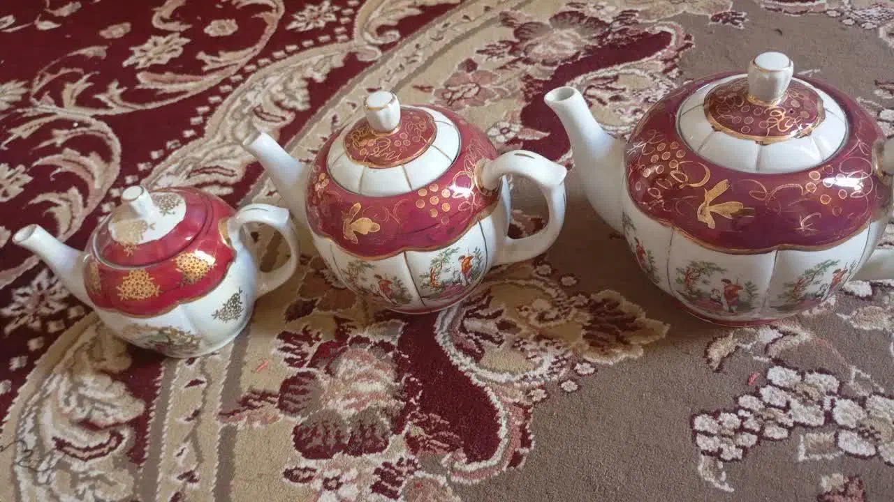 قوری قدیمی|قوری، کتری، قهوه‌ساز دستی|اصفهان, عطار نیشابوری|دیوار