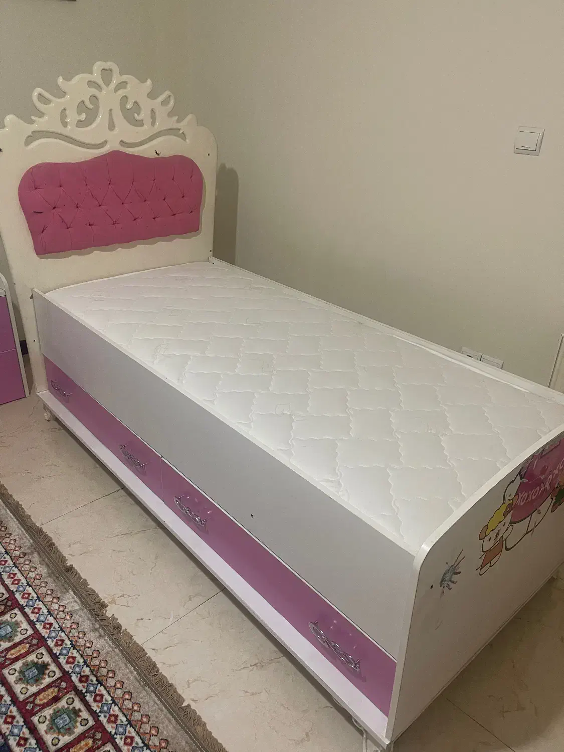 تخت نوجوان با تشک و کمد و ویترین و دو عدد کنار تخت|تخت و سرویس خواب|کرج, گلشهر|دیوار