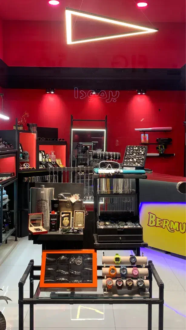 فروشنده شیفت صبح و عصر|استخدام بازاریابی و فروش|شیراز, کوی وحدت|دیوار