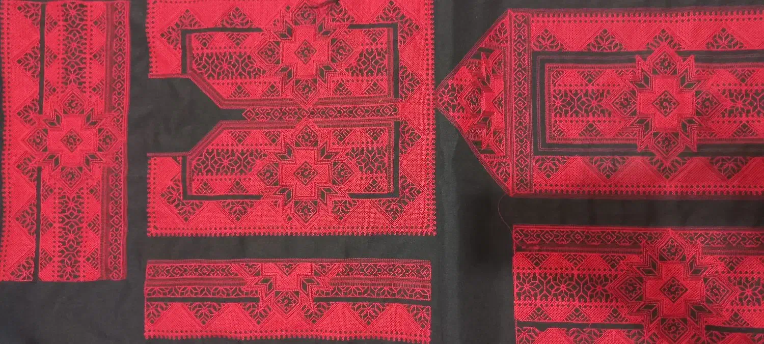 پارچه. کفش. نیم دوز. لباس دس دوز|کفش و لباس بچه|سراوان, |دیوار