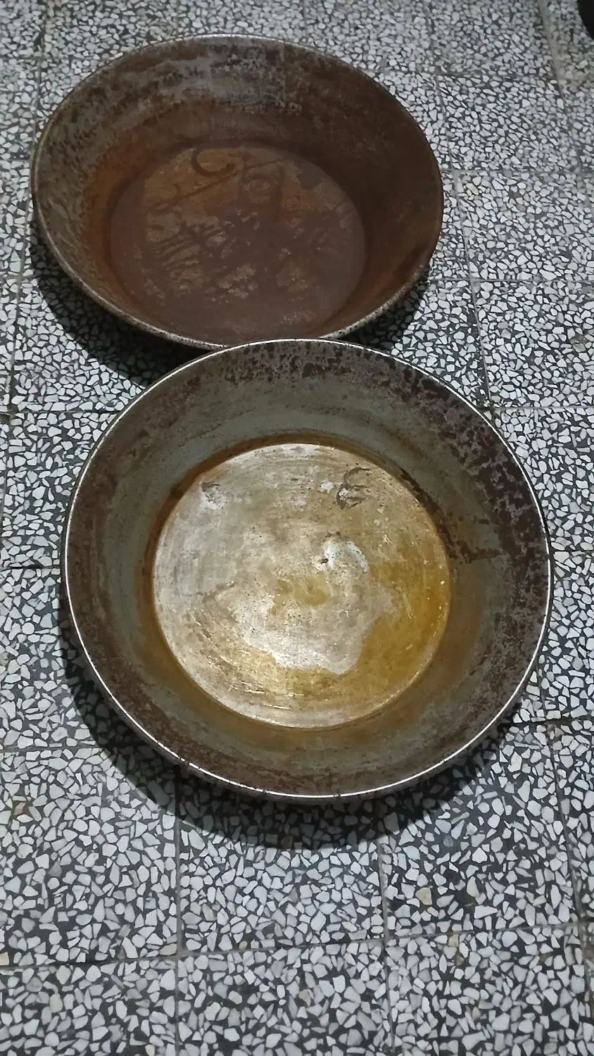 تشت بزرگ اهنی مخصوص پختن رب انارسیاه|ظروف پخت‌وپز|رشت, اسماعیل آباد|دیوار