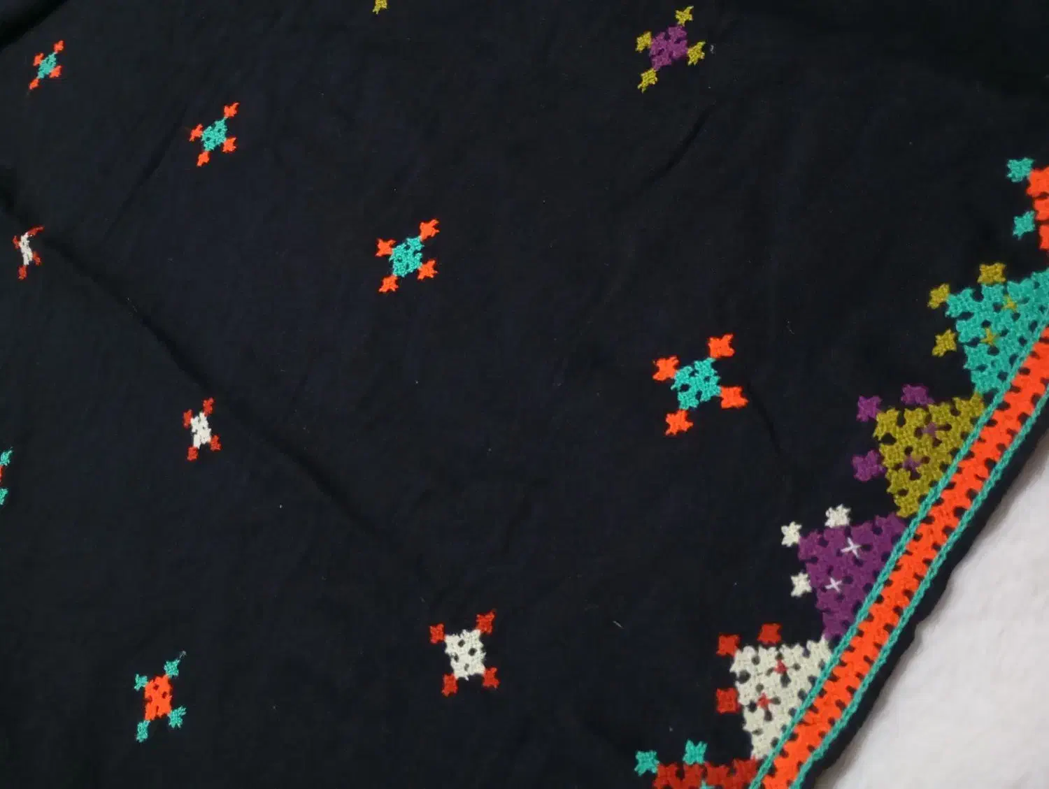 دو دست لباس دست دوز و یک شال پلیواری|لباس|ایرانشهر, |دیوار