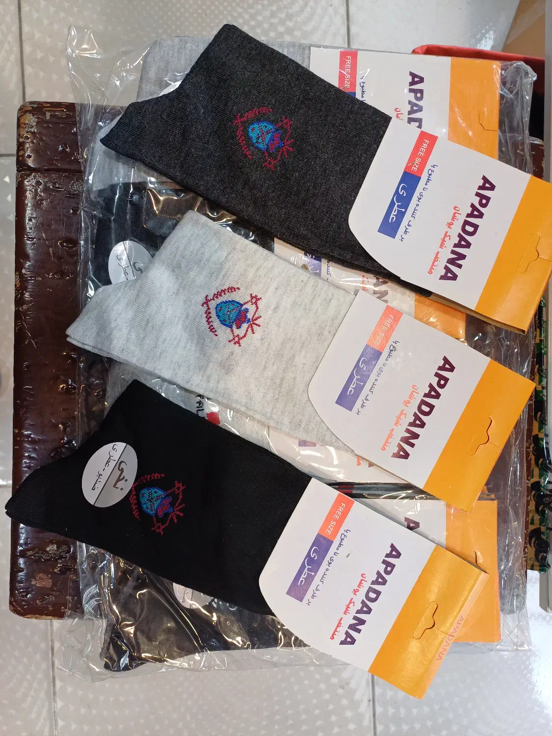 جوراب مردانه نخی|لباس|بندر انزلی, دهکده ساحلی|دیوار