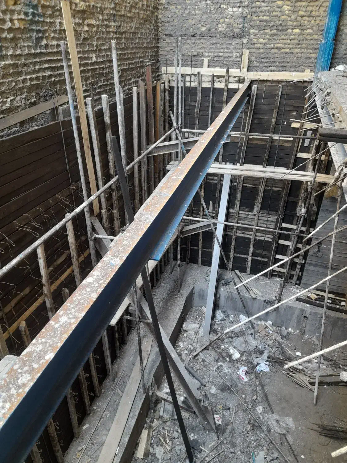 استخدام نیروی ماهر و نیمه ماهر قالب بند|استخدام معماری، عمران و ساختمانی|مشهد, رضاشهر|دیوار