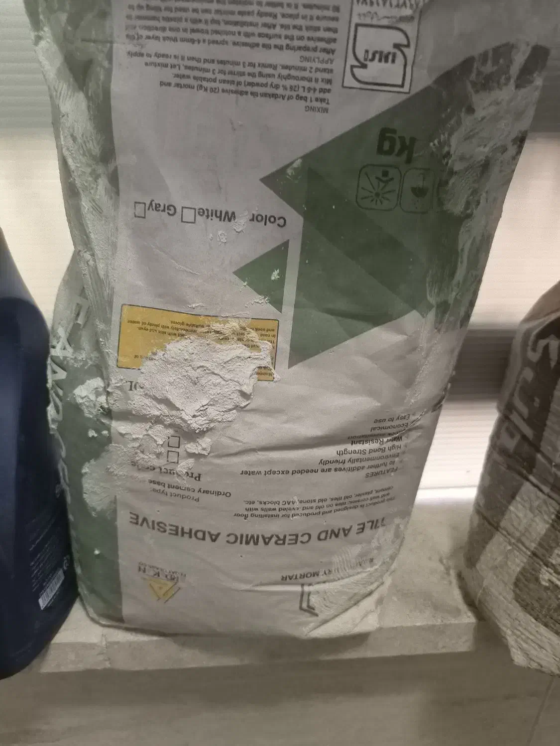 ده کیلو چسب سرامیک و ۲۰کیلو سیمان|مصالح و تجهیزات ساختمان|قم, بکایی|دیوار