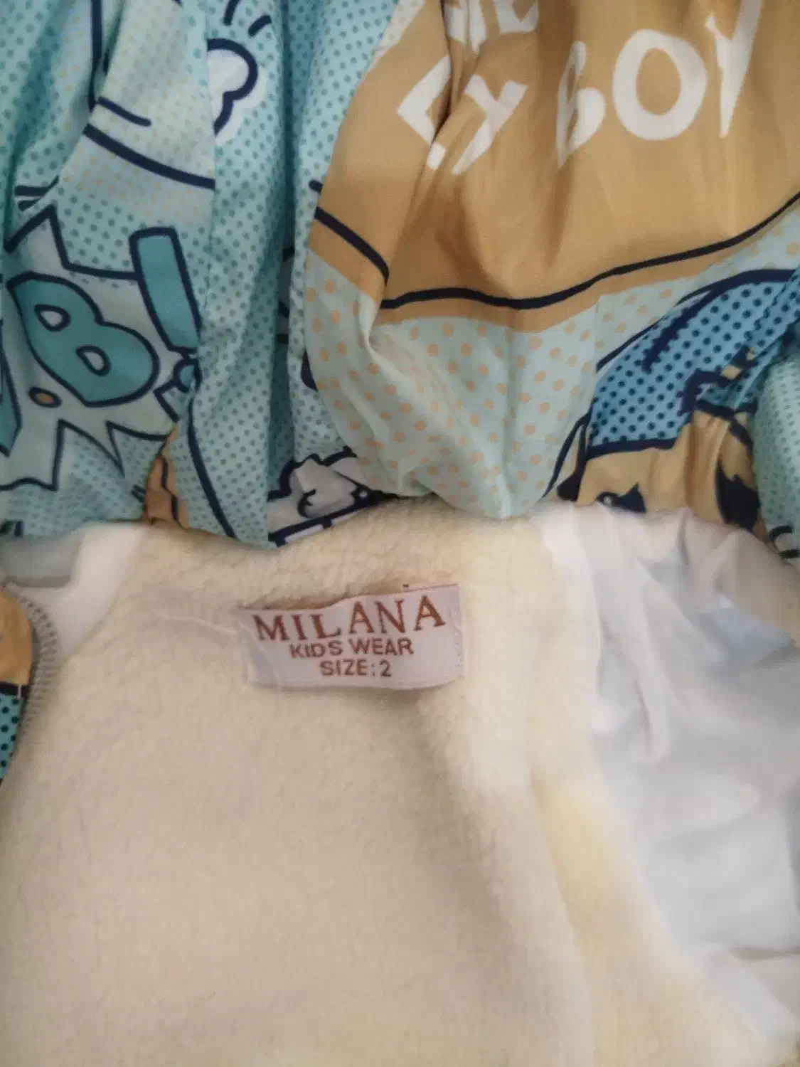 کاپشن سرهمی|کفش و لباس بچه|میانه, |دیوار