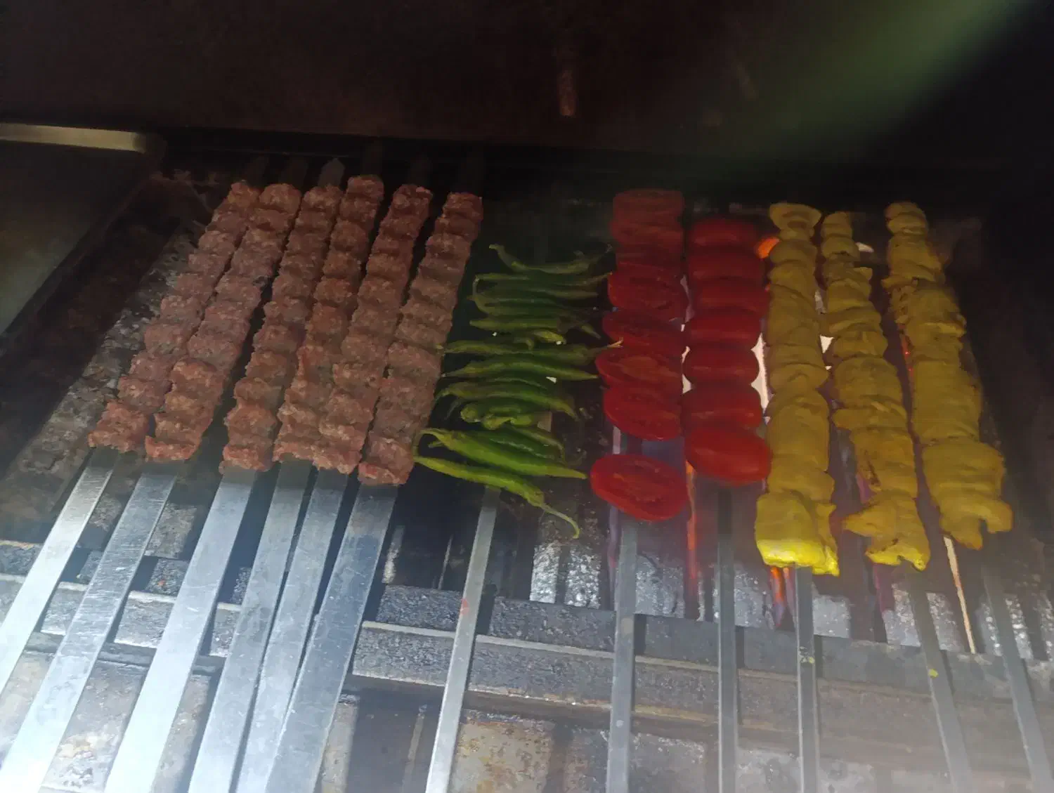 سالن کار نیاز مندیم|استخدام خدمات فروشگاه و رستوران|قرچک, زیبا شهر|دیوار