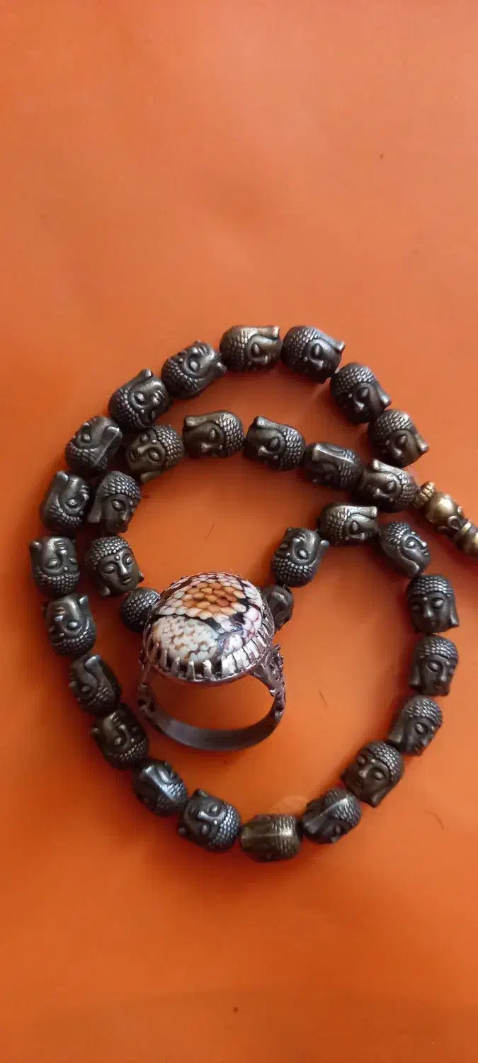 تسبیح و انگشتر|کلکسیون اشیاء عتیقه|ایذه, |دیوار