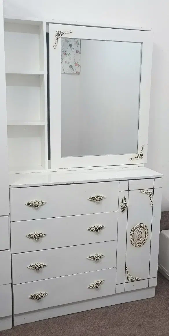 کمد آرایشی|مبلمان خانگی و میز عسلی|سبزوار, زینبیه|دیوار