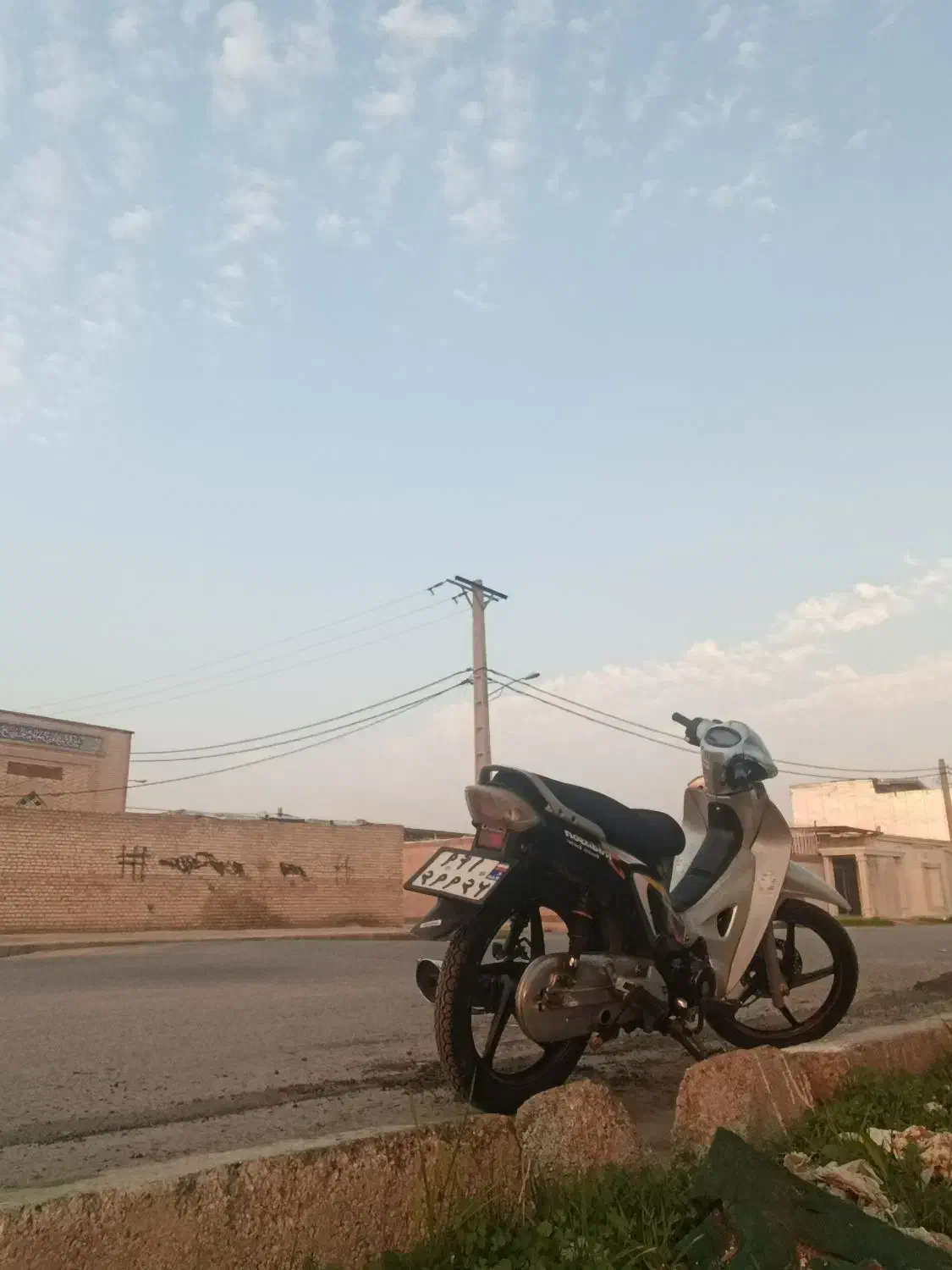 پیشرو 70 و لاکی|موتورسیکلت|دزفول, |دیوار