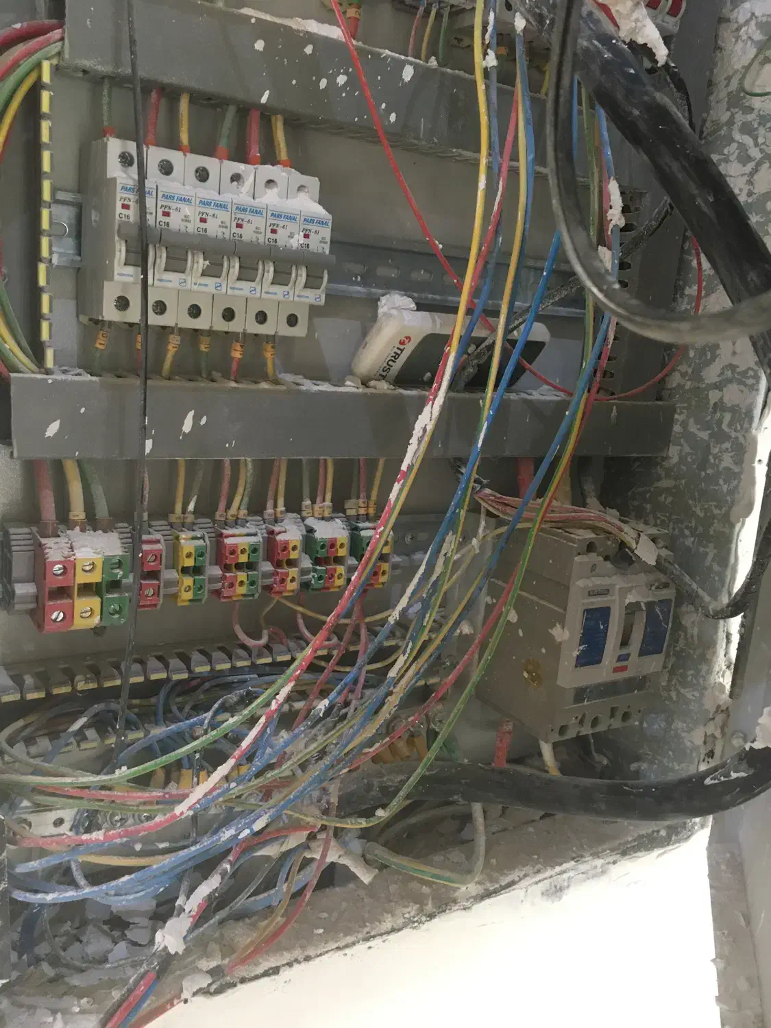 برقکار برقکش برق کاری|خدمات پیشه و مهارت|شیراز, فرهنگ شهر|دیوار