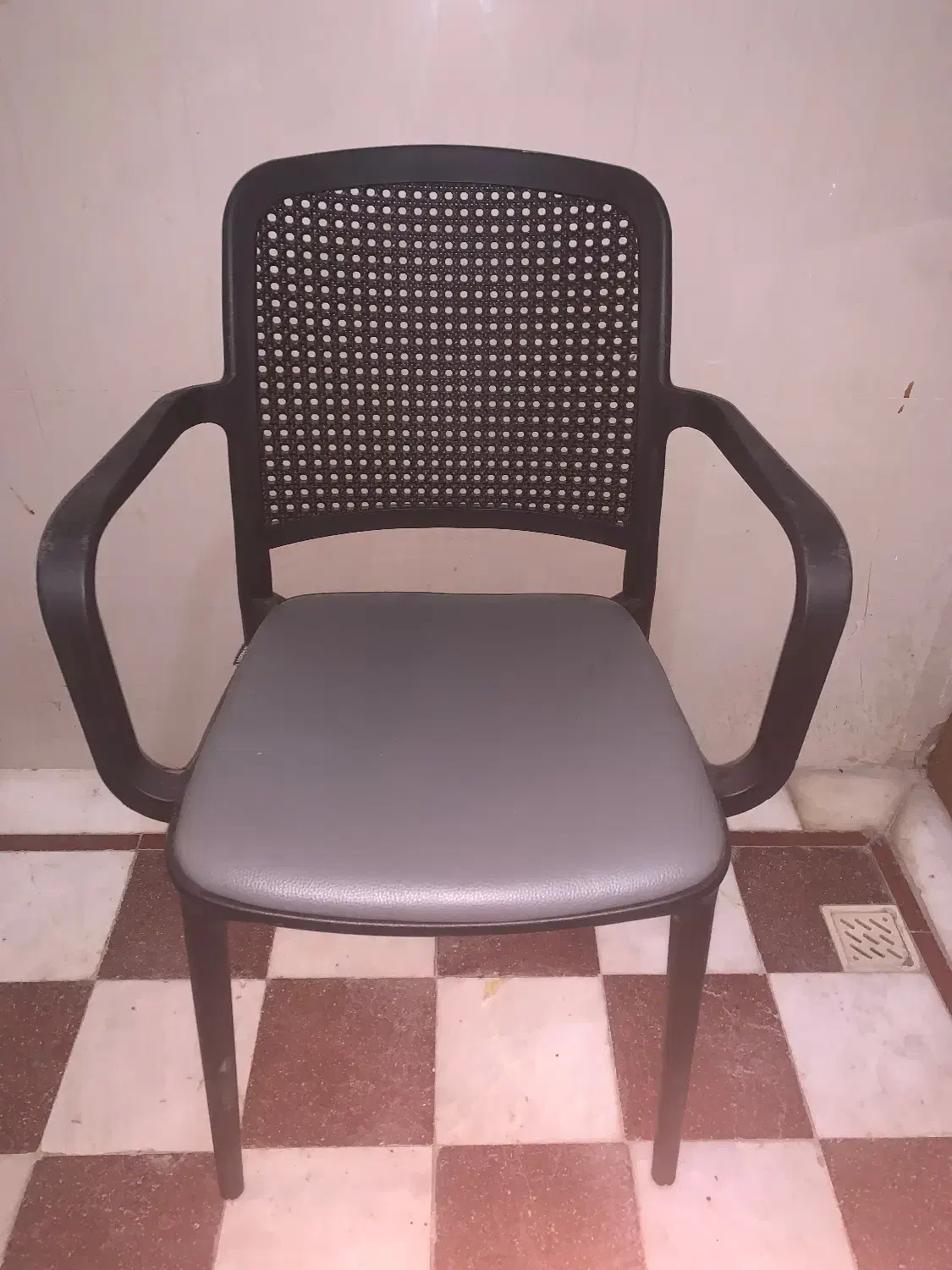 صندلی|صندلی و نیمکت|کیش, |دیوار