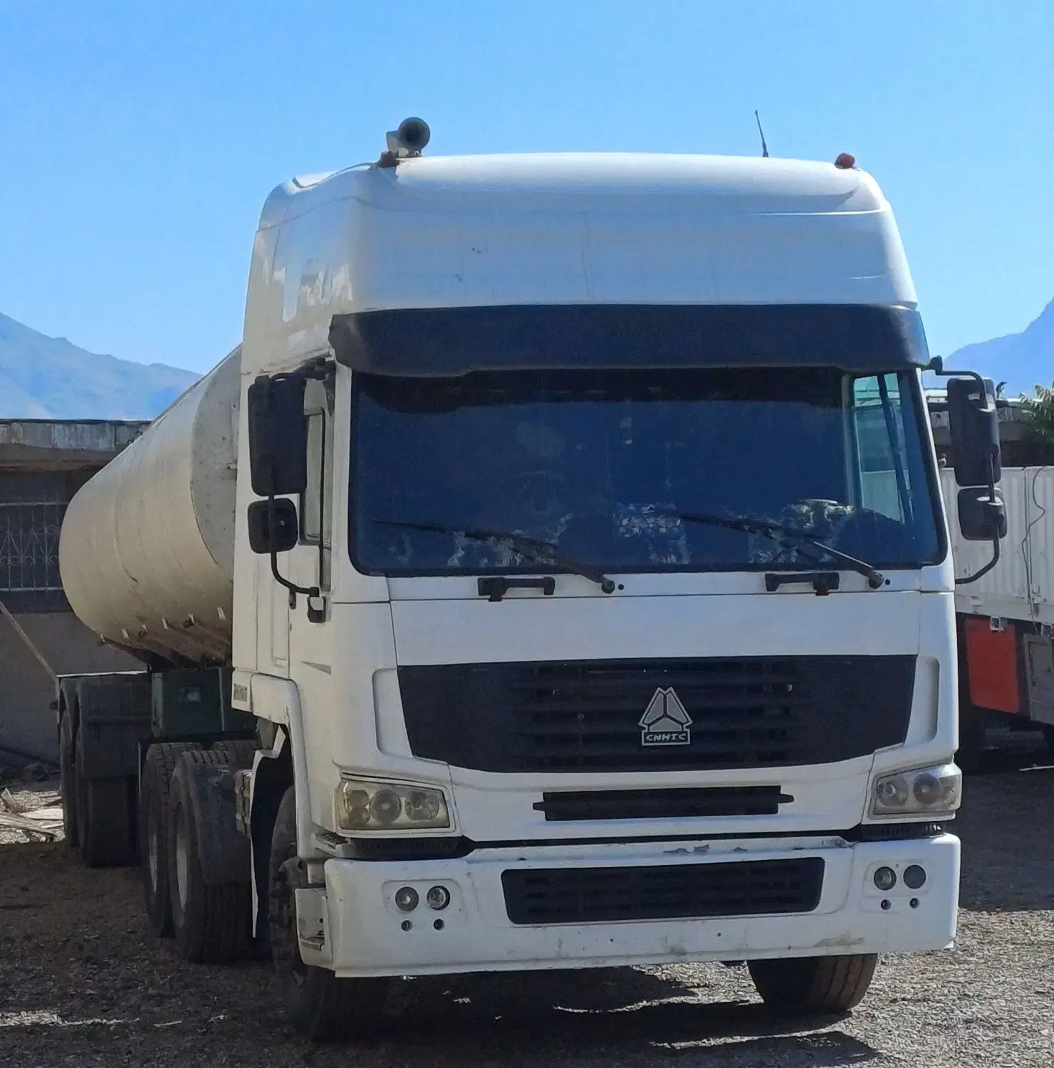 کشنده هوو سینوتراک|خودرو سنگین|کرمانشاه, |دیوار