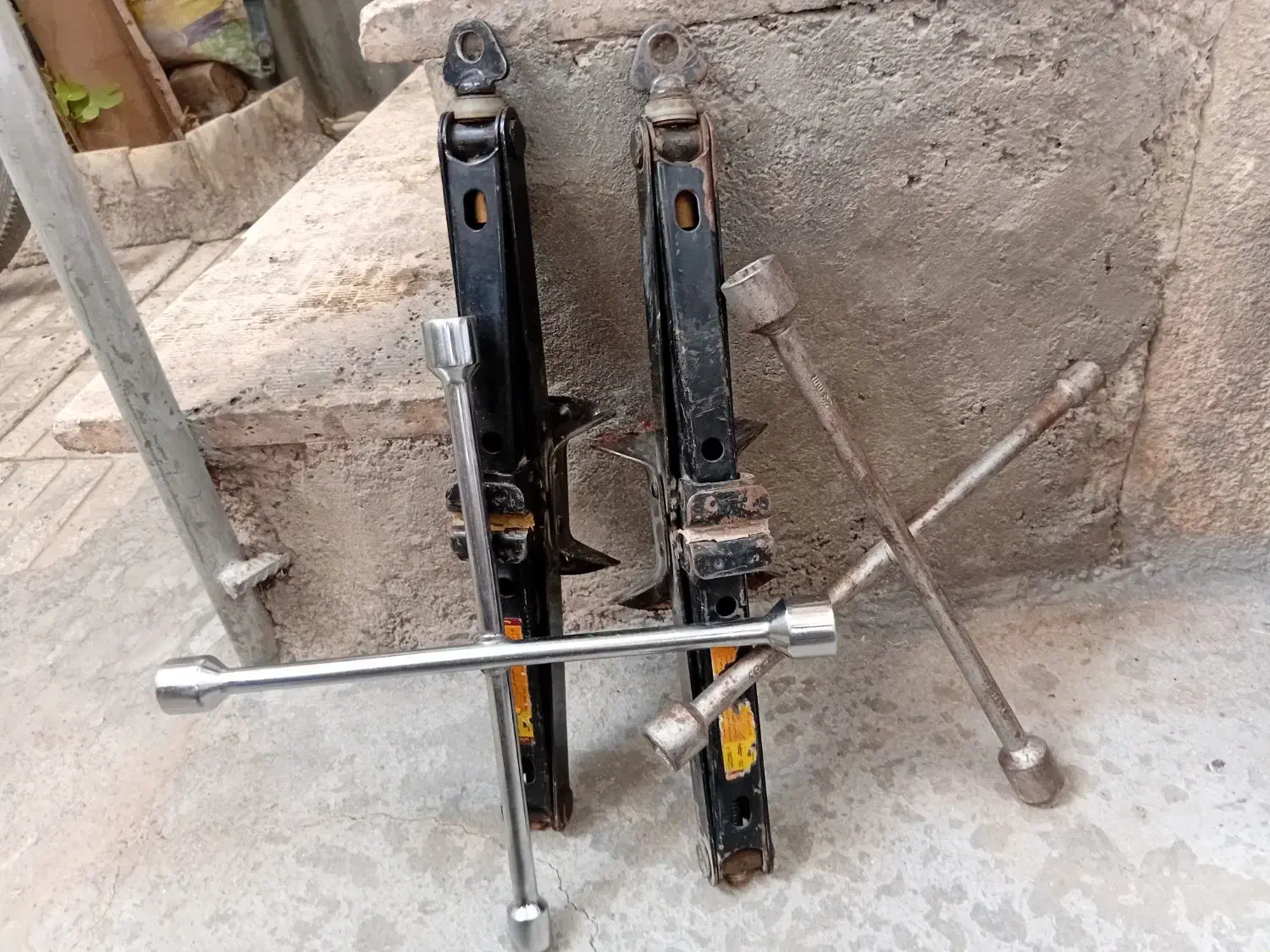 آچارچرخ|ابزارآلات|کامیاران, |دیوار