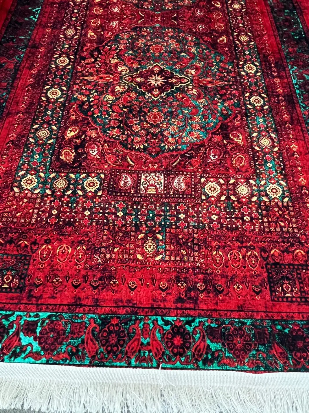 قالیچه قرمز|فرش|آبدانان, |دیوار