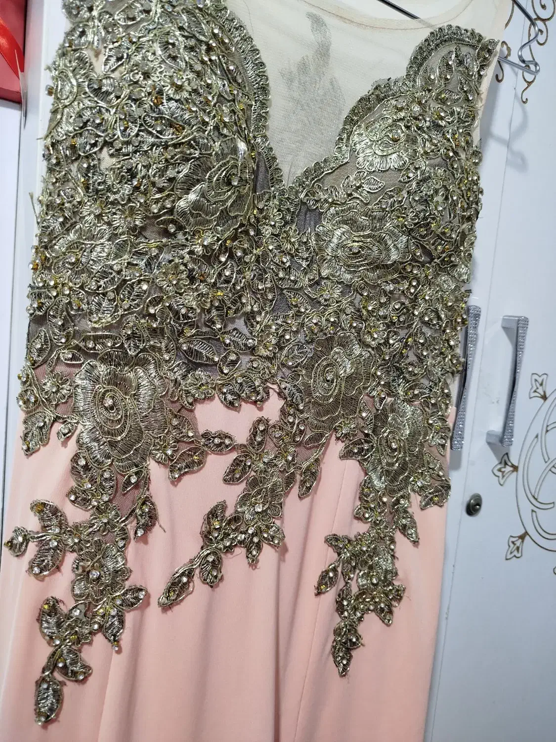 لباس مجلسی|لباس|پیشوا, |دیوار