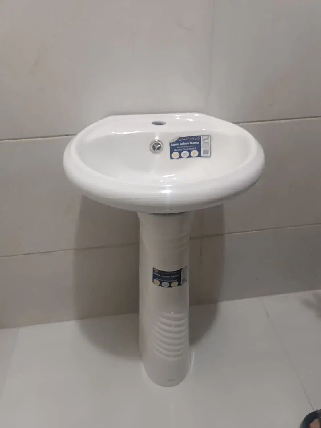 روشویی ساده و شیک|لوازم سرویس بهداشتی|بروجرد, |دیوار