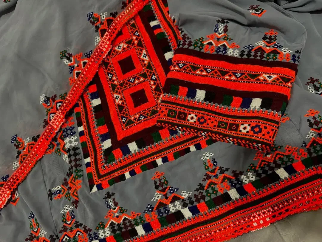 موسوم دوچ|لباس|کنارک, |دیوار