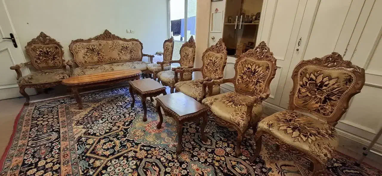 مبل سلطنتی با چوب گردو فوق العاده سالم|مبلمان خانگی و میز عسلی|اصفهان, سنبلستان|دیوار