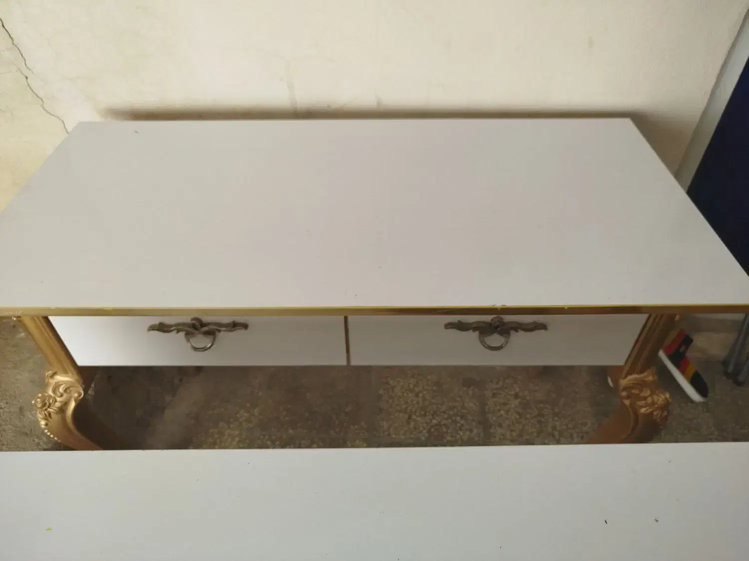 میز ارایشی تمیز|آرایشگاه و سالن‌های زیبایی|یاسوج, |دیوار