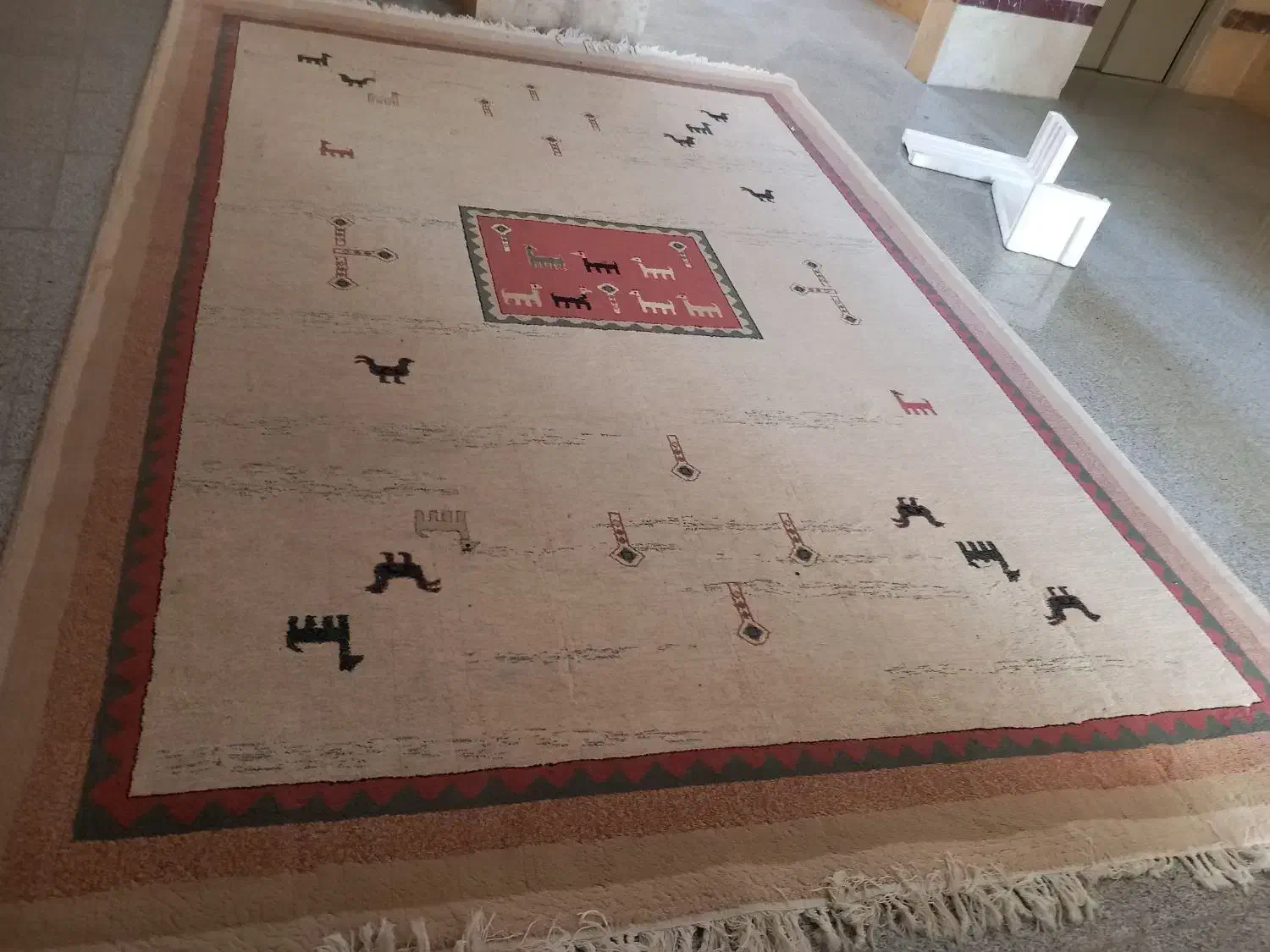 گلیم و میز|گلیم، جاجیم، گبه|سنندج, |دیوار