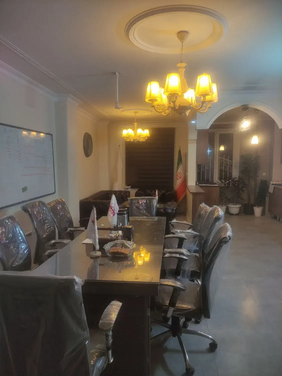 دفتر اداری/ اتاق اداری / دفتر جلسات روزانه ساعتی|اجارهٔ کوتاهمدت دفتر کار و فضای آموزشی|تهران, المهدی|دیوار