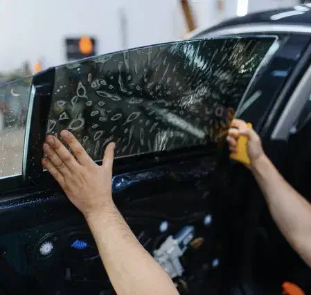 شیشه دودی انتی یو وی دو لایه ارزان و حرفه‌ای|خدمات موتور و ماشین|یزد, |دیوار