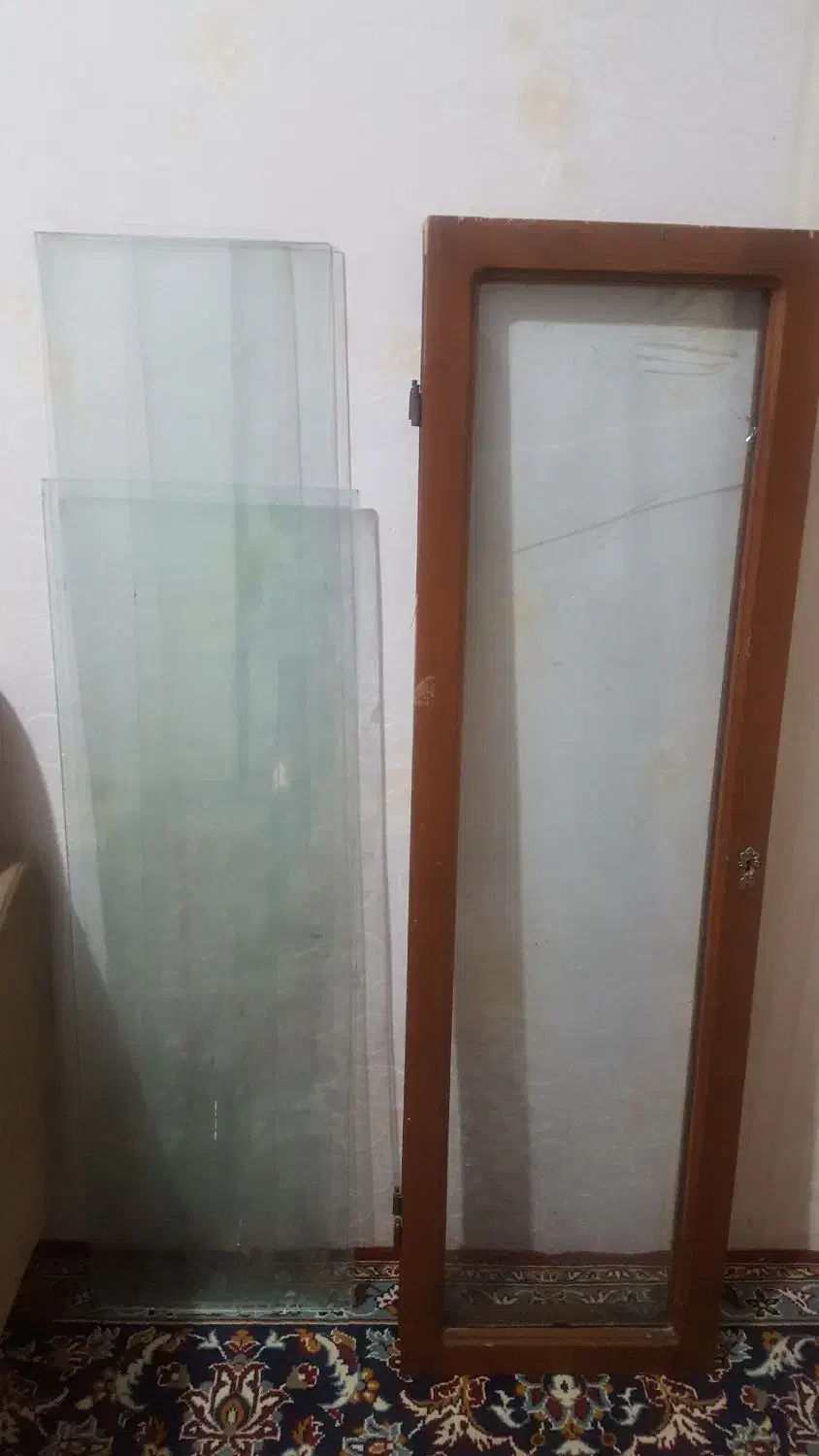 بوفه سالم و تمیز شیشه هاش هست کامل|بوفه، ویترین، کنسول|مشهد, کوی المهدی|دیوار