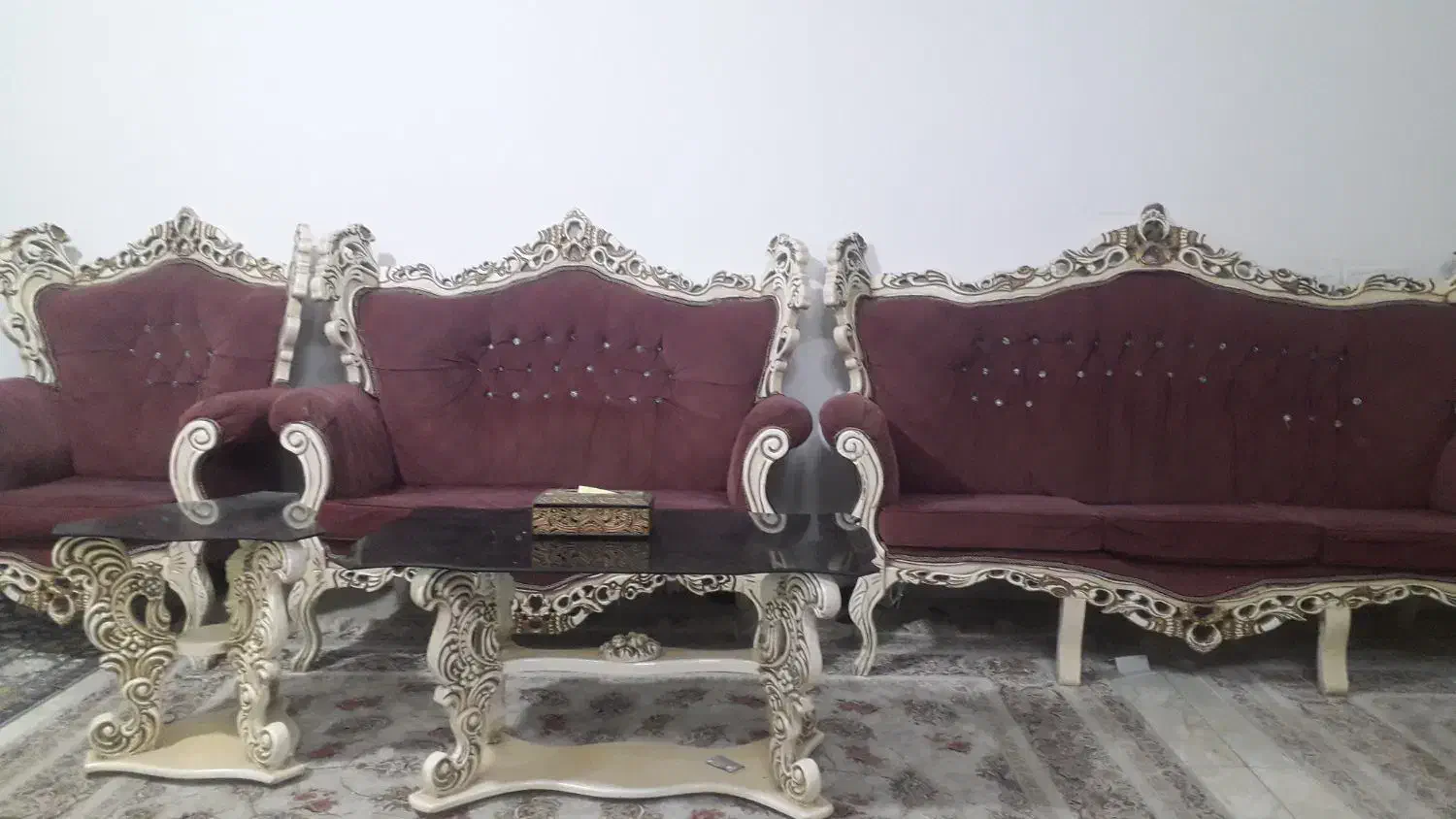 مبل کلاسیک با میز عسلی ست|مبلمان خانگی و میز عسلی|ساوه, |دیوار