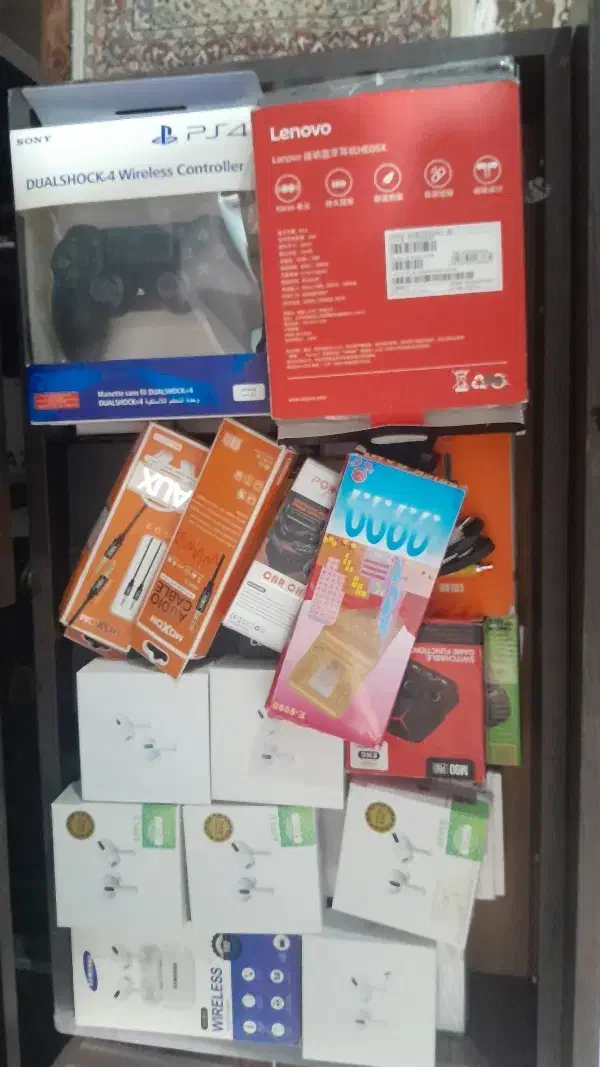 تعدادی ایرپاد و لوازم جانبی|لوازم جانبی موبایل و تبلت|صدرا-فارس, فاز ۱|دیوار