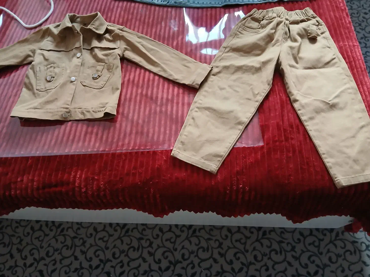 ست پسرونه نخودی رنگ نوی نو مناسب ۷ سال|کفش و لباس بچه|مشکیندشت, |دیوار