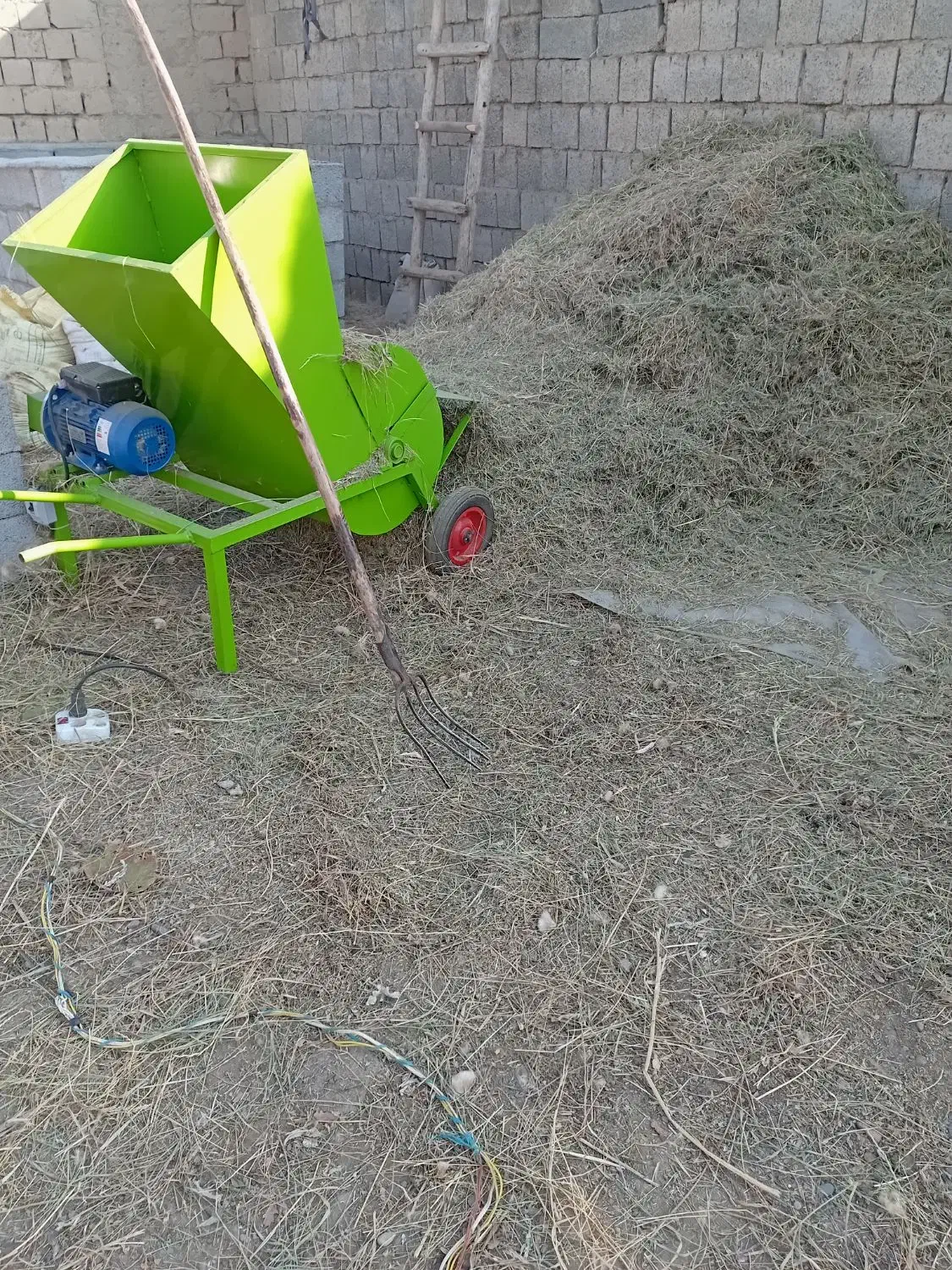 خرد کردن یونجه و علف|خدمات باغبانی و درختکاری|ارومیه, |دیوار