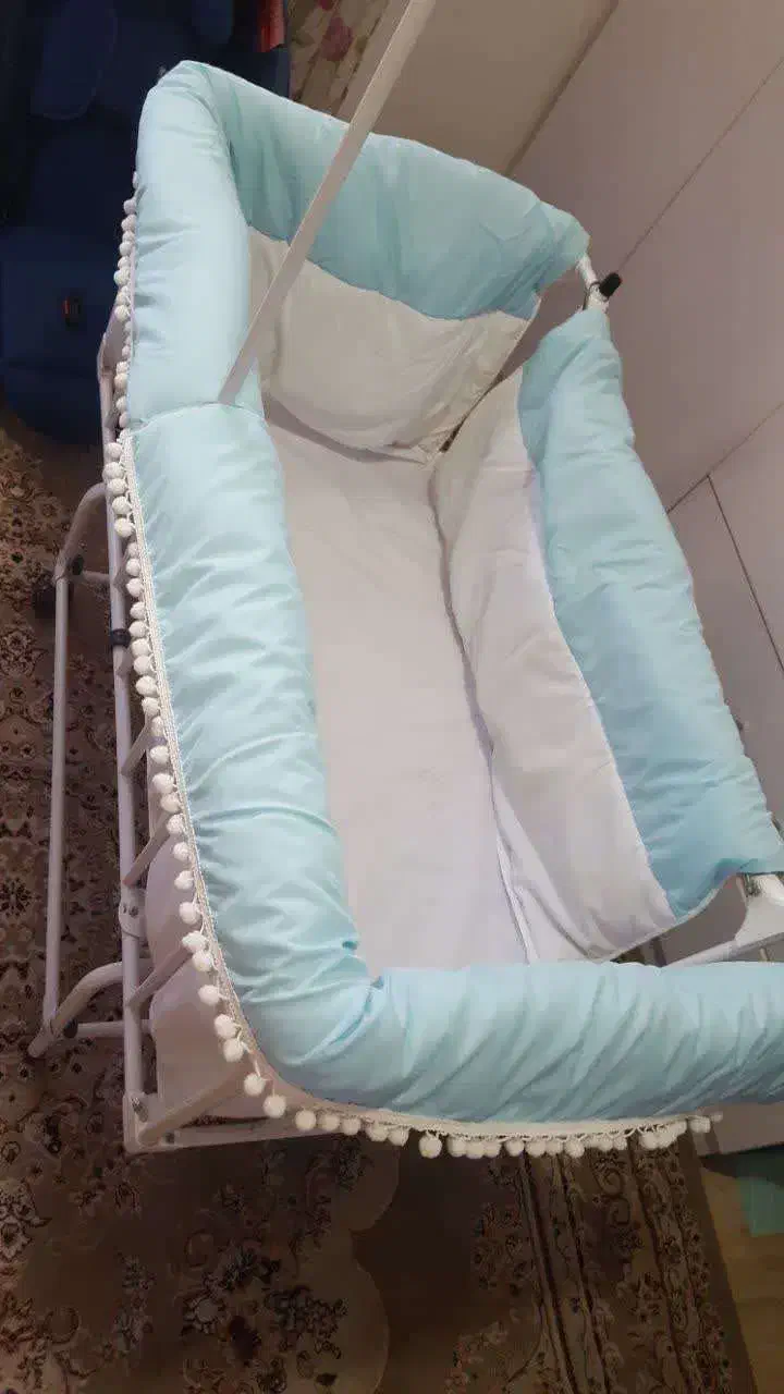 تخت نوزاد کنار مادر همراه باتشک کاملا سالم و تمیز|اسباب و اثاث بچه|رشت, قاسمیه|دیوار