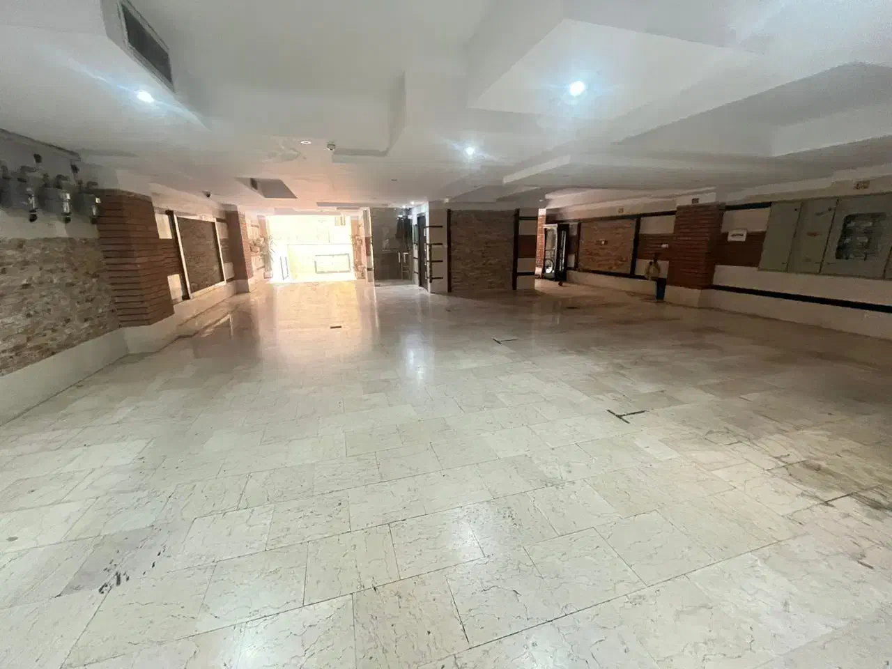 ۸۵ متر ،دو خواب ،نما ترکیبی